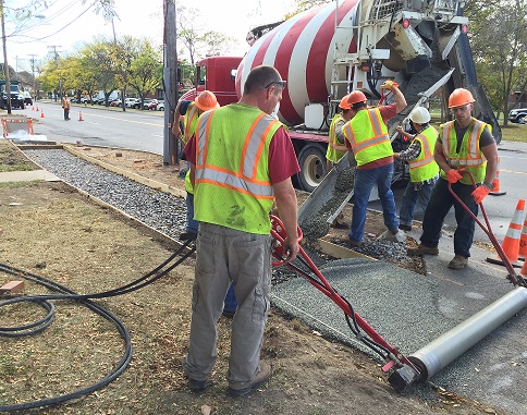 laying the porous sidewalk_resized.jpg